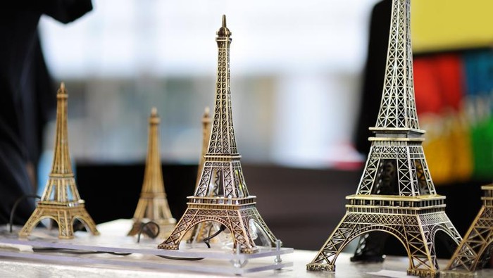 Miniatur Landmark yang Paling Sering Jadi Suvenir