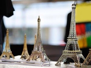 Miniatur Landmark yang Paling Sering Jadi Suvenir