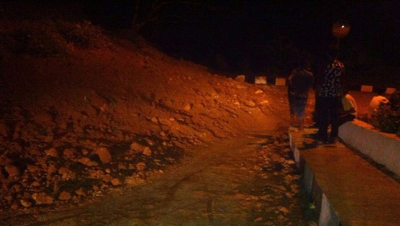 Jalur yang Terkena Longsor di Bukittinggi Pasca Gempa Sudah Bisa Dilewati Jalur yang Terkena Longsor di Bukittinggi Pasca Gempa Sudah Bisa Dilewati