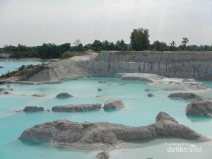 Lihat Gerhana di Belitung, Kagumi Juga Indahnya Danau Kaolin