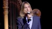 Iggy Pop minta beberapa merek rokok yang sebenarnya tidak disukainya cuma untuk dibuang. Foto: Getty Images