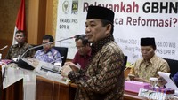 Ketua Fraksi PKS, Jazuli Juwaini saat memberikan pandangannya mengenai GBHN.
