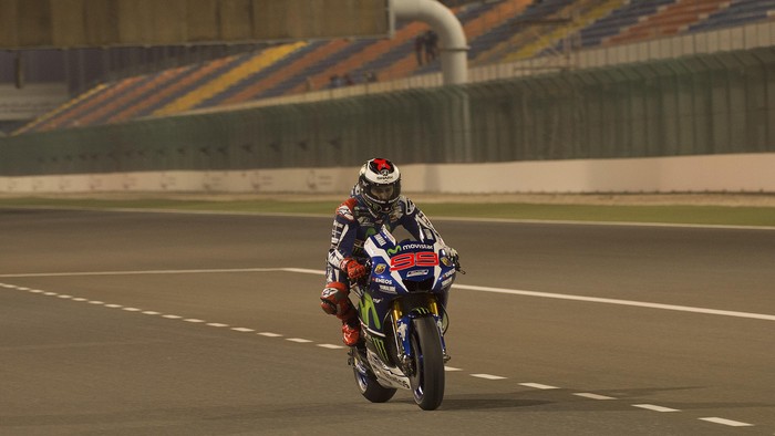 DOHA, QATAR - MARCH 02: Jorge Lorenzo of Spain and Movistar Yamaha MotoGP heads down a straight during the MotoGP Tests In Doha at Losail Circuit on March 2, 2016 in Doha, Qatar.  (Photo by Mirco Lazzari gp/Getty Images)