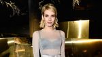 Suki Waterhouse vs Emma Roberts, Siapa Lebih Stylish Berbaju Silver?