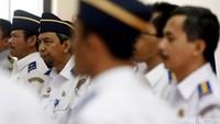 Pengukuhan calon Investigator Keselamatan Transportasi KNKT digelar di ruang Aula Kantor KNKT, Jakarta, Kamis (04/03/2016).