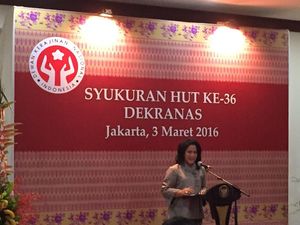 Hadiri HUT Dekranas, Iriana Jokowi Minta Kerajinan Tenun Dioptimalkan