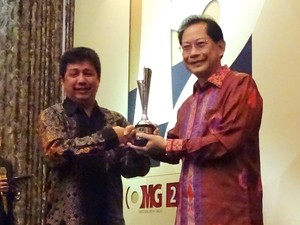 Presiden Direktur BCA Dianugerahi Lifetime Achievement Award