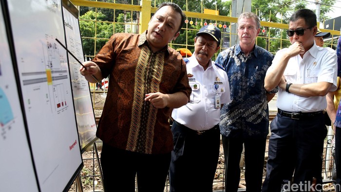 Menhub Jonan Akan Surati Kapolri Bahas Hukuman Penerobos Perlintasan KA