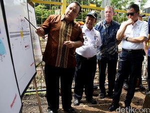 Menhub Jonan Akan Surati Kapolri Bahas Hukuman Penerobos Perlintasan KA