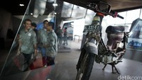 Satu unit sepeda motor ini saksi bisu bencana tsunami 2004 silam.