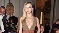 Elle tampak seksi kenakan jumpsuit ketat. Pascal Le Segretain/Getty Images/detikFoto.
