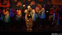 Pertunjukan ini merupakan kerja sama Teater Koma dengan Djarum Bakti Foundation yang digelar di Gedung Kesenian Jakarta (GKJ), Pasar Baru, pada 3-10 Maret 2016. Pentas hari Senin-Sabtu dimulai pukul 19.30 WIB, sedangkan pentas hari Minggu diadakan pukul 13.30 WIB.