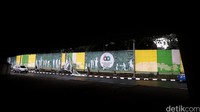Jelang Konferensi Tingkat Tinggi Luar Biasa Organisasi Kerjasama Islam ke-5 penataan di sepanjang Jalan Asia-Afrika Senayan terus dilakukan agar terlihat bersih dan rapi.