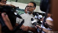 (Ini ke KPK karena) Saya kebetulan sudah ada janji. dengan beberapa teman di KPK dan saya mau gunakan kesempatan kalau nanti pimpinan KPKnya ya. Cuma saya janjinya dengan teman-teman lain di KPK, sebut BW.