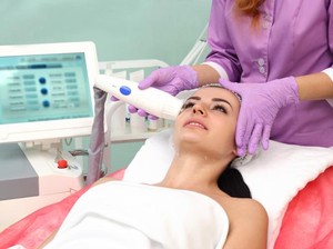 Cukup 45 Menit, Setrika Wajah yang Bisa Kencangkan Kulit Tanpa Operasi