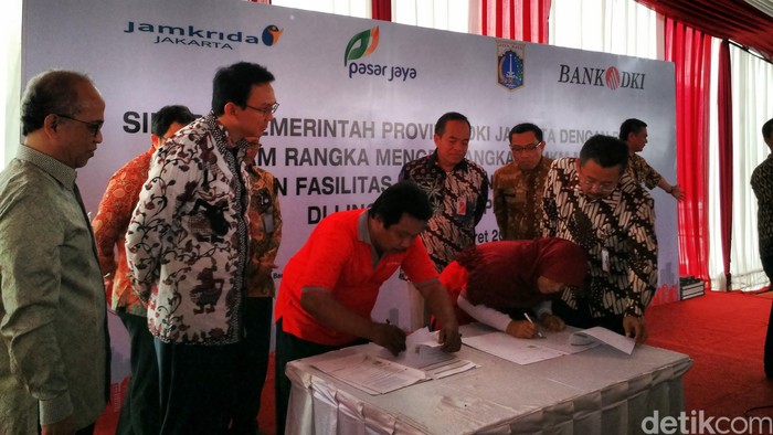 Ahok Siap Kucurkan Rp 1 Triliun, Ratusan PKL Kramat Jati Antre Daftar Kredit