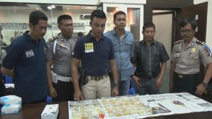 Ratusan Anggota Polres Sidoarjo Dites Urine