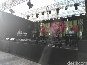 Adera Memukau Buka Java Jazz Hari Pertama