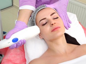 7 Klinik Kecantikan yang Menawarkan Perawatan Setrika Wajah di Jakarta