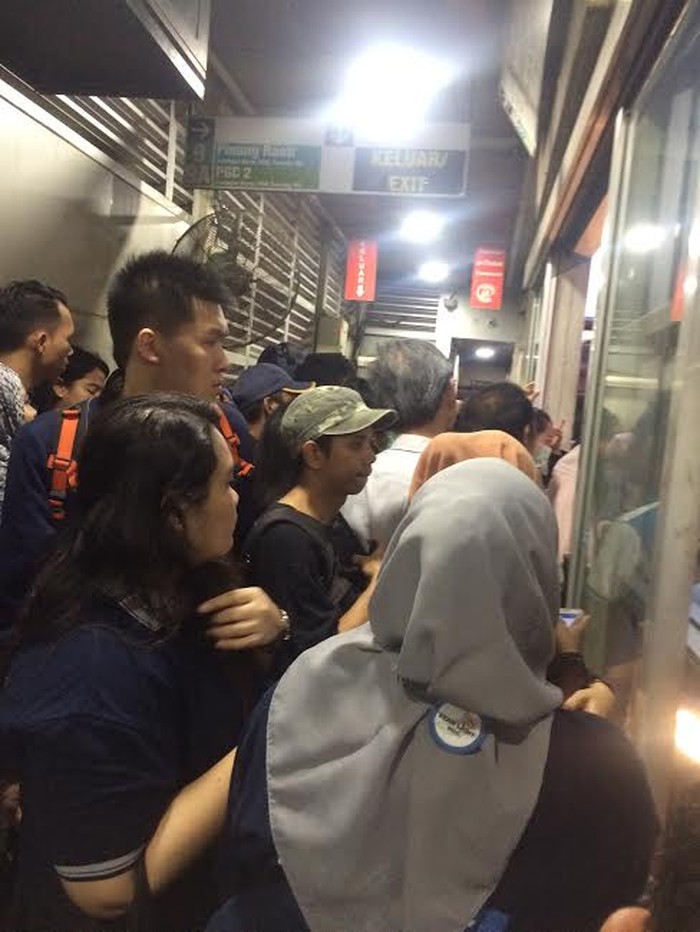 Sore ini TransJ Tujuan Pinang Ranti-PGC Langka, Penumpang Menunggu Lama