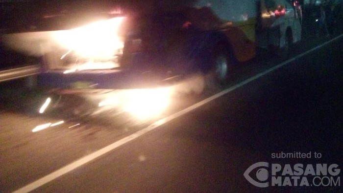 Bus Terbakar di KM 6 Tol JORR, Penumpang Berhamburan