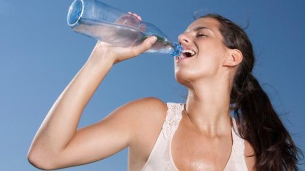 Ganti Minuman Manis dengan Air Putih