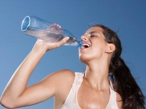 Ganti Minuman Manis dengan Air Putih Agar Tubuh Tetap Langsing