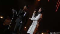Glenn menutup penampilan mereka lewat lagu After The Love is Gone.