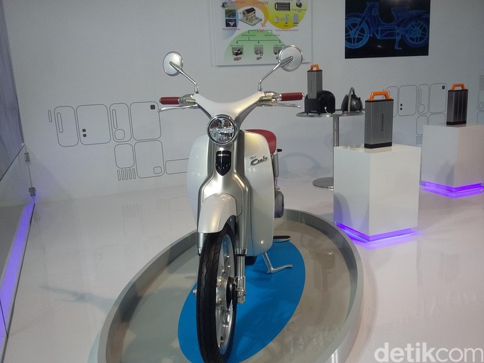 Honda Mulai Pasarkan Motor Listrik Tahun 2018 di Indonesia