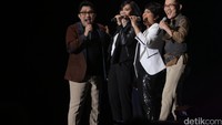 Grup yang beranggotakan Agus Wisman, Uci, Yana Julio dan Lita Zein itu mencoba bernostalgia dengan penggemar di era-nya.