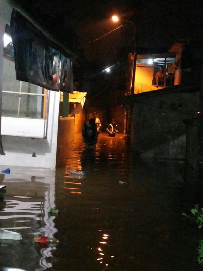 Air Sungai Meluap, Banjir Rendam Sejumlah Titik di Jaksel
