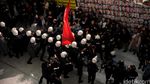 Polisi Bubarkan Demo Tolak Penyitaan Kantor Zaman