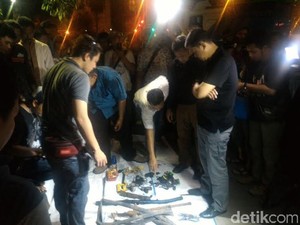 Polisi Selidiki Hasil Temuan Sejumlah Benda di Gorong-gorong Jl Medan Merdeka