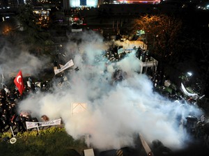 Sejarah Gas Air Mata: Dari Perang Dunia hingga Usir Massa