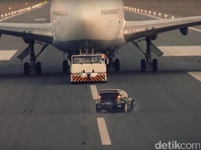 Aksi Gila Ken Block di Dubai