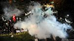 Polisi Bubarkan Demo Tolak Penyitaan Kantor Zaman