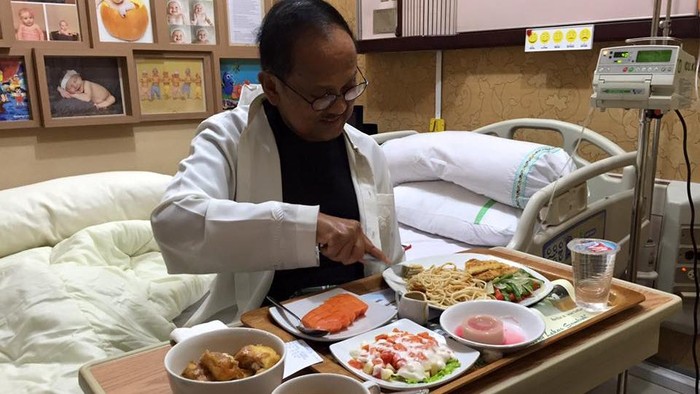 Jenguk BJ Habibie, Mantan Mendikbud M Nuh Ditunjukkan Film Biografi