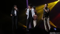 Meski sudah cukup lama menghilang, Elfas Singer tetap tak kehilangan tajinya.