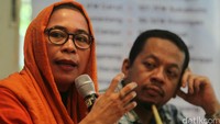Anggota DPR Dwi Ria Latifa memberikan pemaparan dalam diskusi bertajuk Menteri Ribut Bikin Ribet.