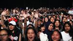 Cewek-cewek Histeris di Konser 5 Seconds Of Summer Indonesia