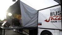 Sebuah mobil bus MLDspot Stage buss Jazz yang berasal dari Eropa juga ikut meramaikan ajang JJF 2016.