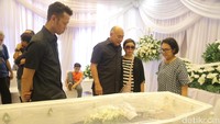 Ia pun merasa sangat kehilangan.