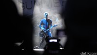 Selama 1,5 jam band yang berangkat dari YouTube itu mengguncang Indonesia.