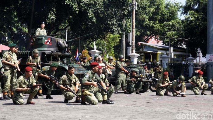 Peristiwa bersejarah Serangan Oemoem (SO) 1 Maret 1949 di Yogyakarta di reka ulang oleh komunitas penggiat sejarah Djokjakarta 1945 bersama komunitas lainnya.