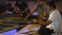 Namun, Adhyaksa juga tetap menjalin komunikasi dengan partai politik. Sejauh ini, komunikasi sudah dibangun dengan beberapa parpol yang ada.