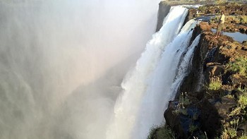 Dengan smartphone Lumia 830, fotografer Alvarez mampu menangkap pemandangan alam air terjun Victoria yang memukau, yang terletak di Zambia & Zimbabwe. Foto: Microsoft Devices/Stephen Alvarez