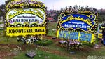 Suasana Duka di Pemakaman Ireng Maulana