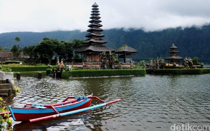 Bedugul Bali merupakan salah satu tempat wisata favorit yang ada di Pulau Dewata. Tempat wisata ini tepatnya terletak di Kabupaten Tabanan, Kecamatan Baturiti, Desa Candi Kuning.