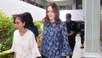 Julie Estelle Dampingi Cathy Sharon di Sidang Cerai