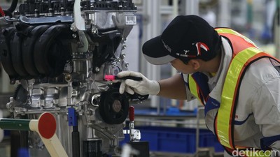 Melihat Proses Produksi Mesin Mobil Toyota
